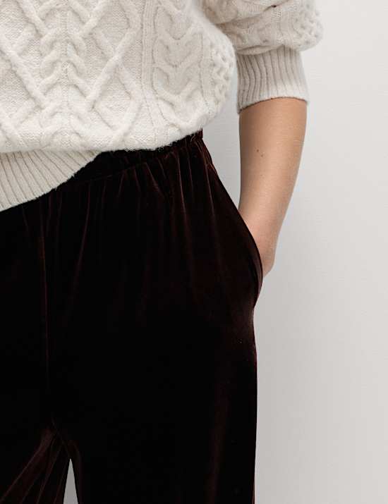 Broek met wijde pijpen van soepel vallend fluweel