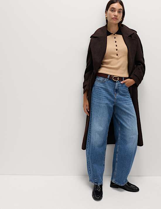 Lange, getailleerde jas met ceintuur