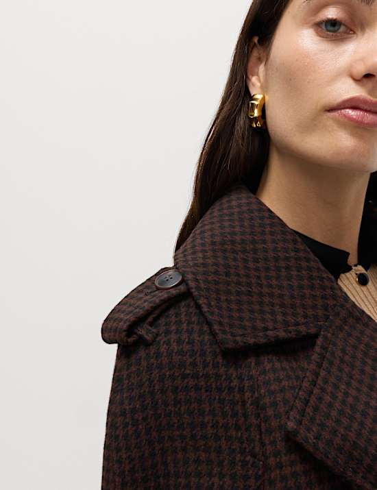 Lange, getailleerde jas met ceintuur