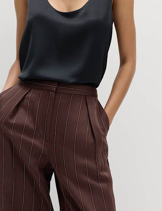 Pantalon coupe droite d&eacute;contract&eacute;e en lin m&eacute;lang&eacute; &agrave; fines rayures
