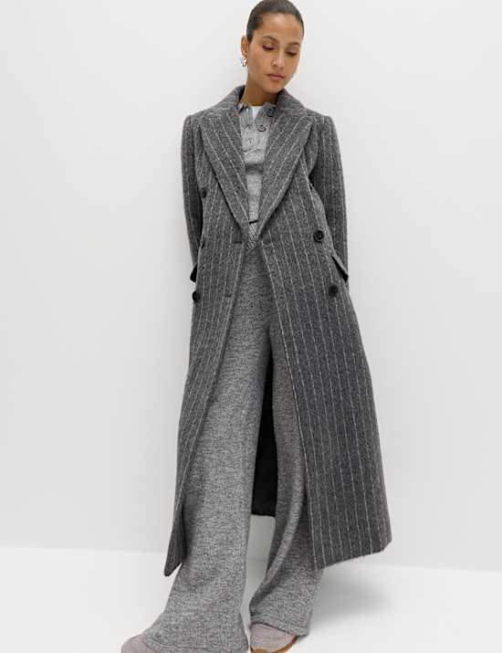 Długi czesany płaszcz dwurzędowy w prążki