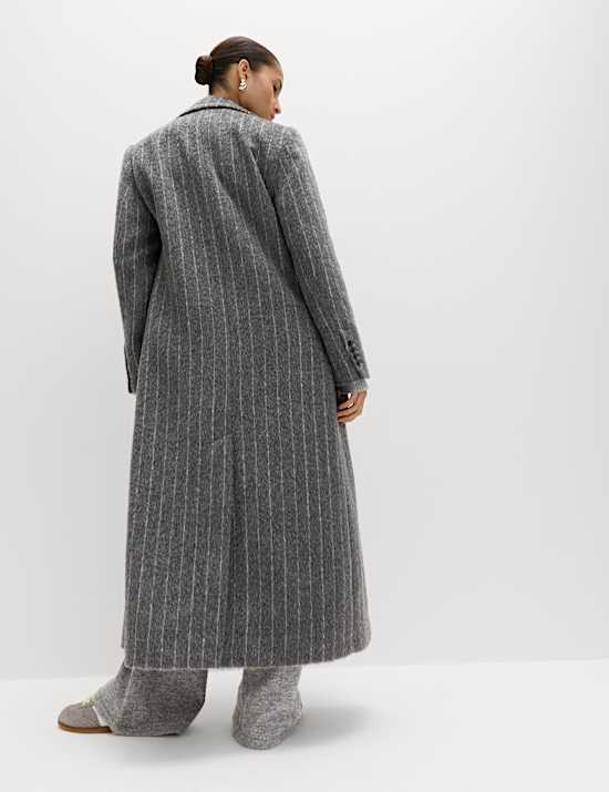 Długi czesany płaszcz dwurzędowy w prążki