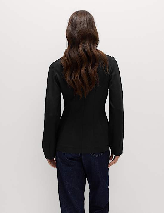 Kragenlose taillierte Jacke aus Ponté