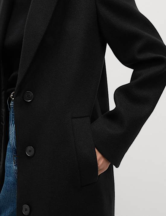 Getailleerde jas met één rij knopen