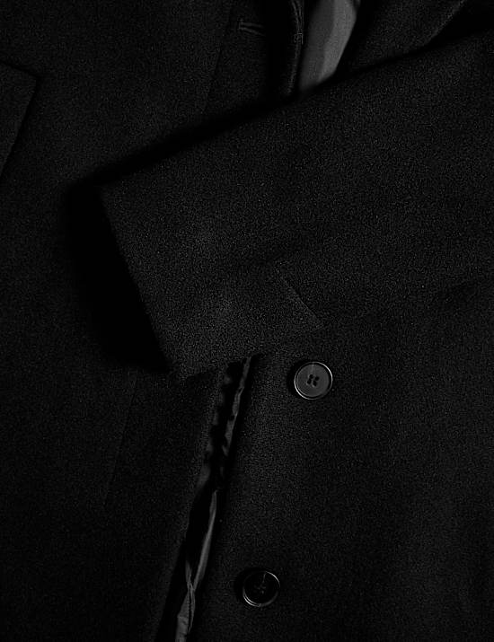 Getailleerde jas met één rij knopen