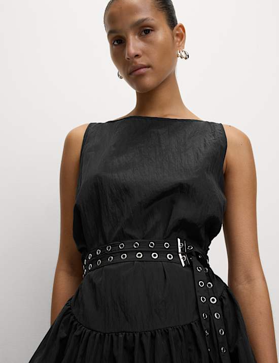 Μίντι-μάξι μεσάτο φόρεμα με ζώνη