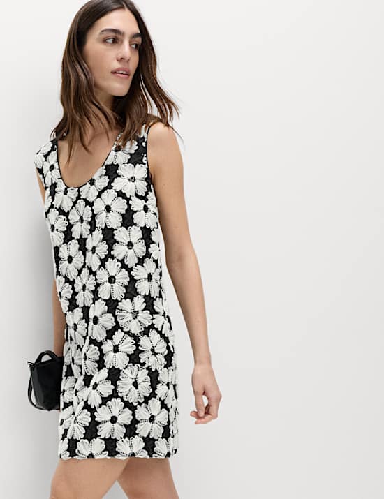 Robe tube coupe courte en coton mélangé à décolleté rond et motif floral