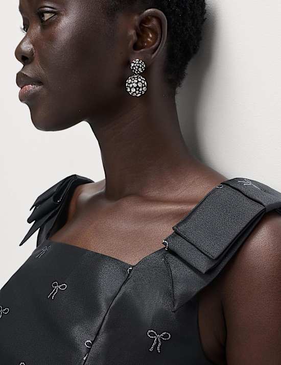 Robe mini ajustée à la taille avec détail nœud