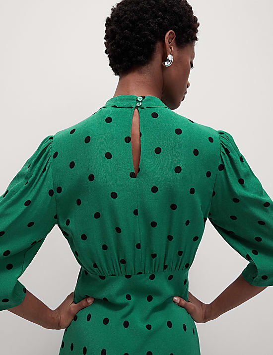 שמלת תה באורך מידקסי עם צווארון גבוה והדפס