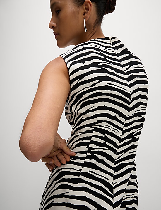 Minivestido con cuello redondo con estampado animal