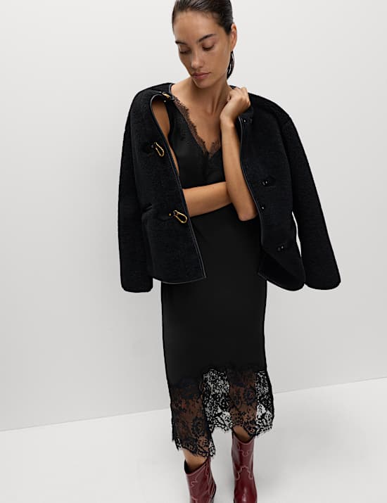 Midaxi-Trägerkleid aus Satin mit V-Ausschnitt und Spitze