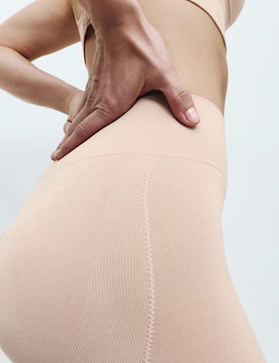 Cool Comfort&trade; Seamless Bum Boosting Shorts