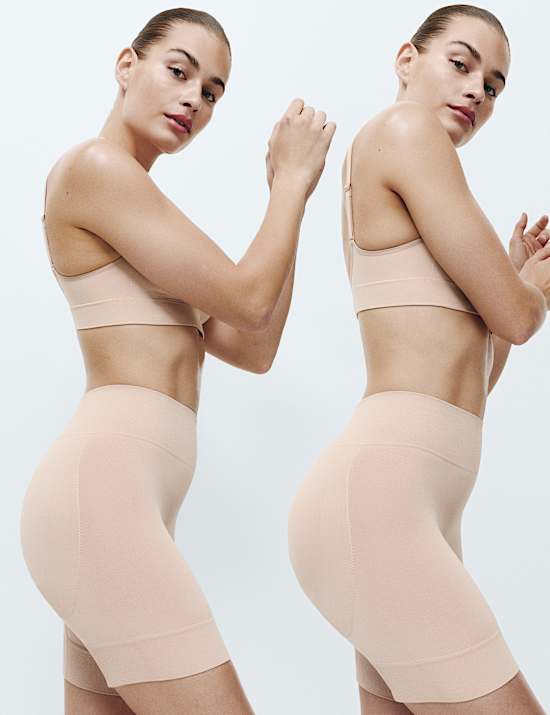 Cool Comfort&trade; Seamless Bum Boosting Shorts