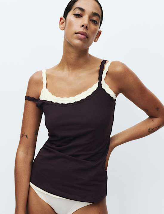 מארז 3 גופיות עשירות בכותנה בעיטור תחרה