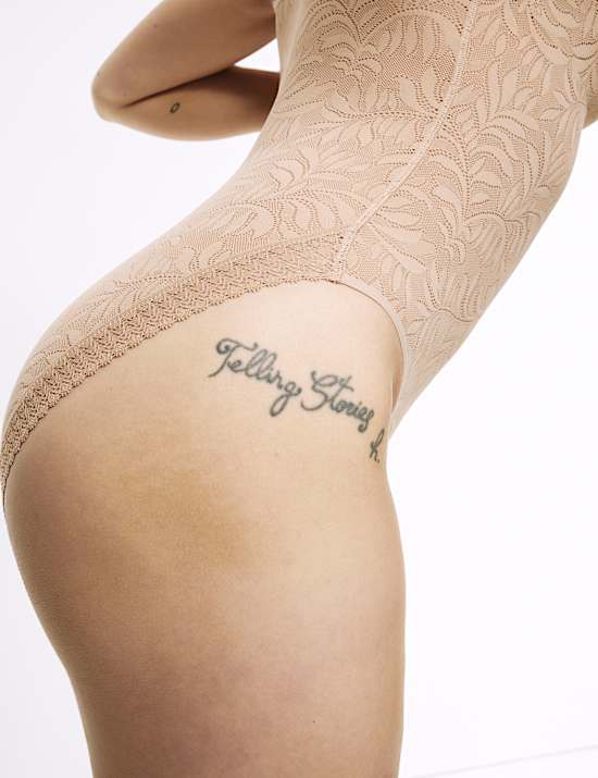 בגד גוף Flexifit™‎ מתחרה בדרגת חיטוב קל