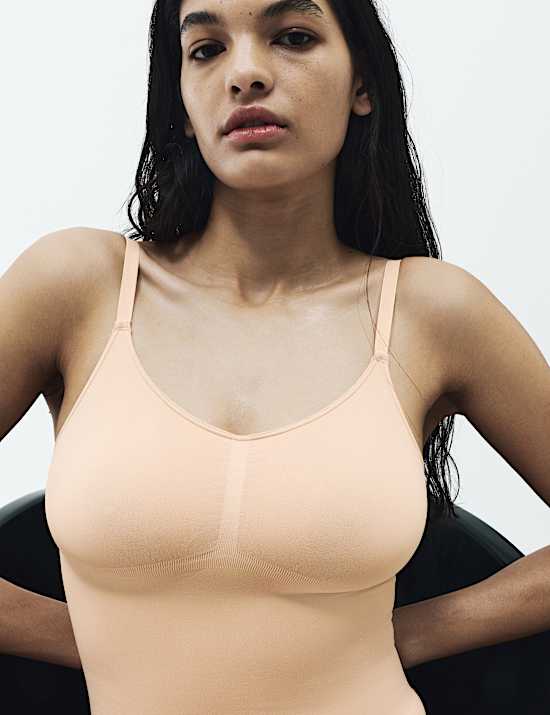 Bezszwowe body modelujące ze stringami