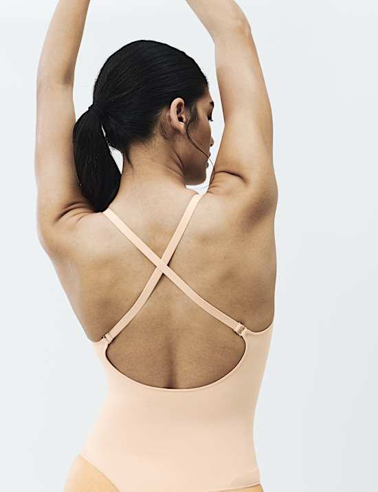 Bezszwowe body modelujące ze stringami