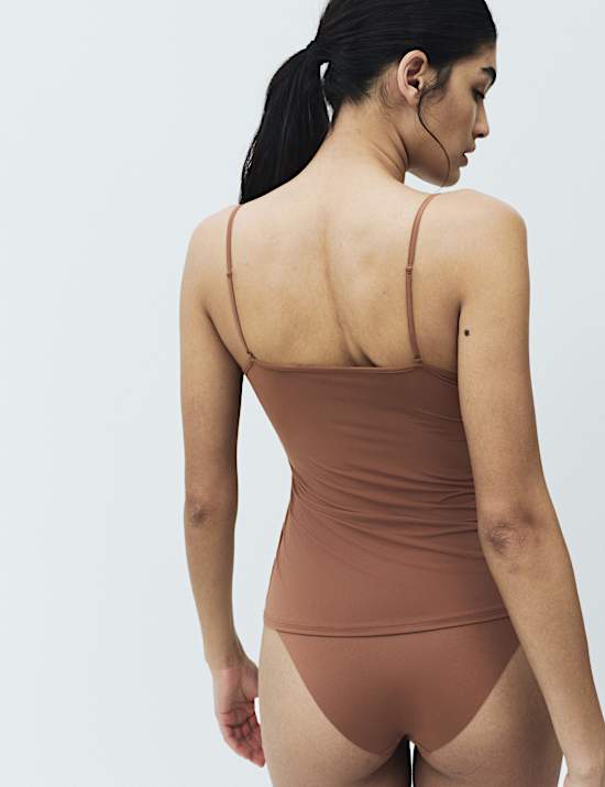 Body Invisibles&trade; Flexifit&trade; Camisole Top