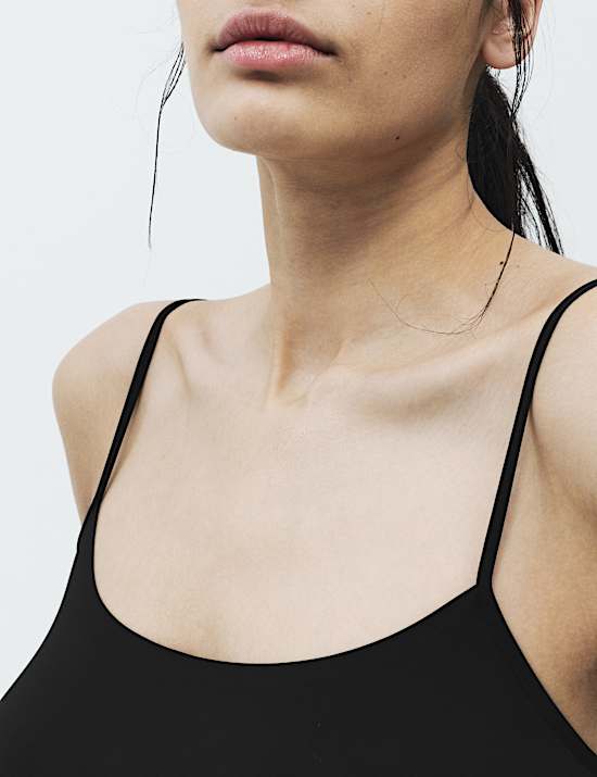 Neviditeln&eacute; Body Invisibles&trade; celotělov&eacute; kombin&eacute; s technologi&iacute; Flexifit&trade;