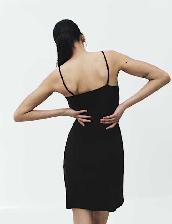 Neviditeln&eacute; Body Invisibles&trade; celotělov&eacute; kombin&eacute; s technologi&iacute; Flexifit&trade;