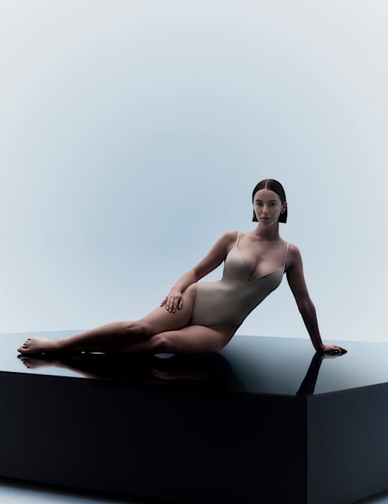 Body Invisibles&trade; Plunge Shaping Body (A-DD)