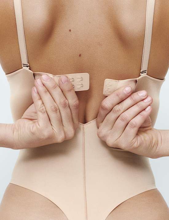 Modelujące body z głębokim dekoltem Body Invisibles&trade; (A&ndash;DD)