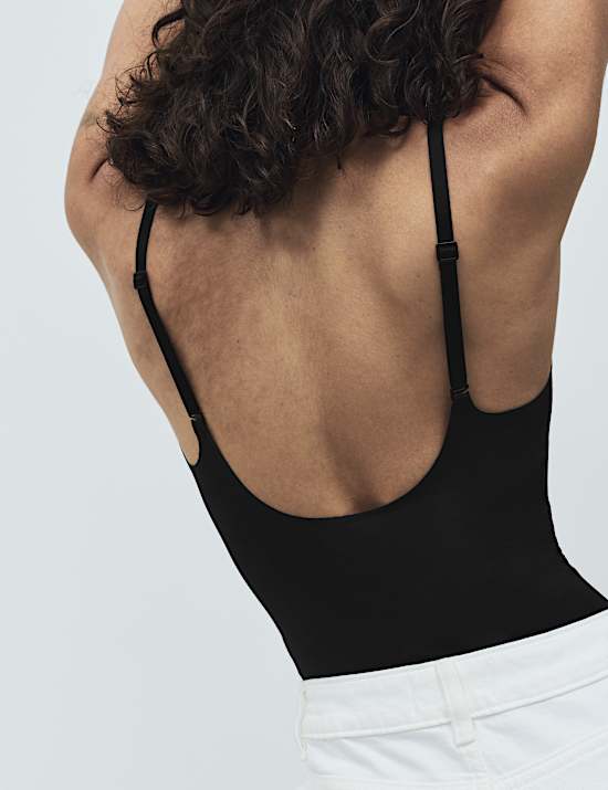 Modelujące body z głębokim dekoltem Body Invisibles&trade;