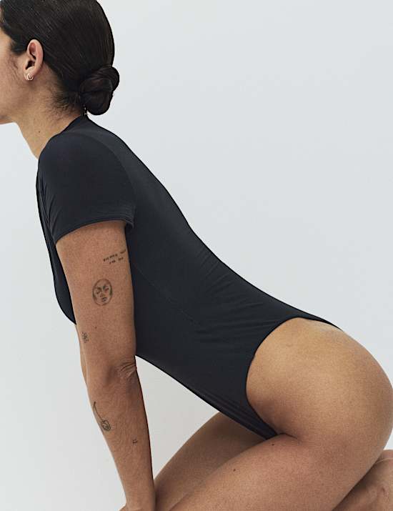 Body T-shirt lissant dot&eacute; de la technologie Body Soft&trade;