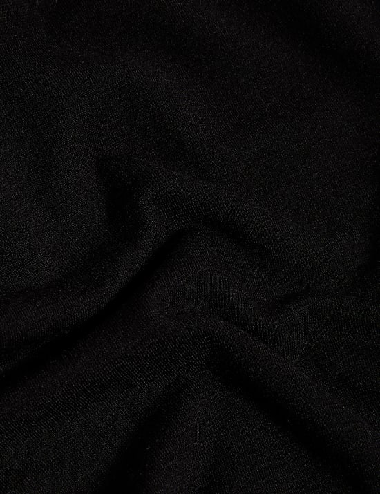 Ισοθερμικό σορτς Heatgen™ με ελαφριά σύσφιξη που σμιλεύει το σώμα