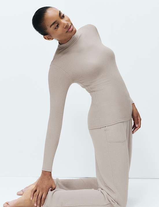 Heatgen™ Medium Thermal Mock Neck Top