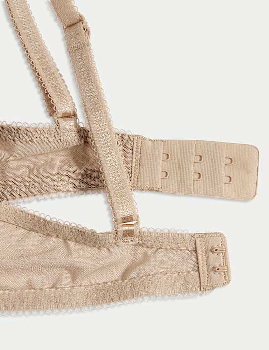 Dekoltov&aacute; podprsenka s kosticemi a krajkou, vel. A&ndash;E