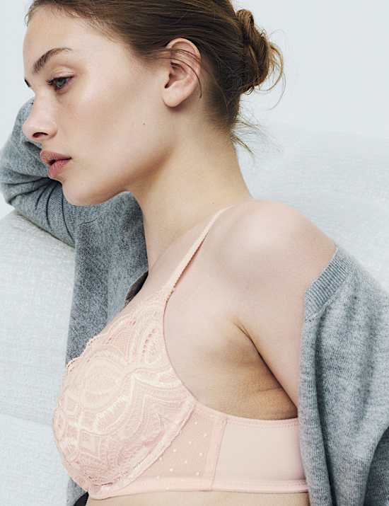 Krajkov&aacute; podprsenka Amelia Natural Lift&trade; s pln&yacute;mi ko&scaron;&iacute;čky (A&ndash;E)