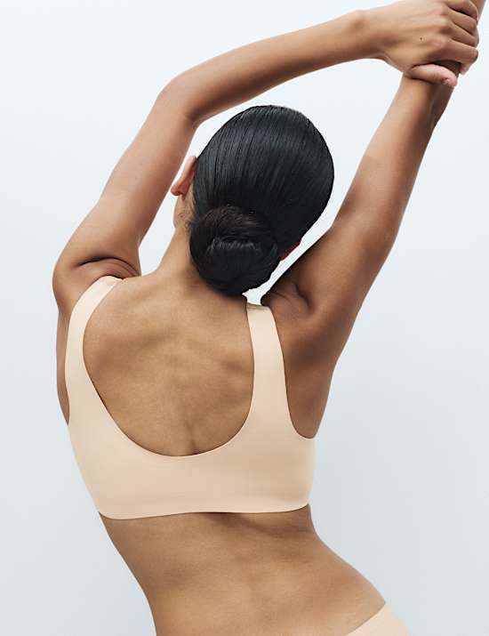 Body Invisibles&trade; V-Neck Crop Top F+