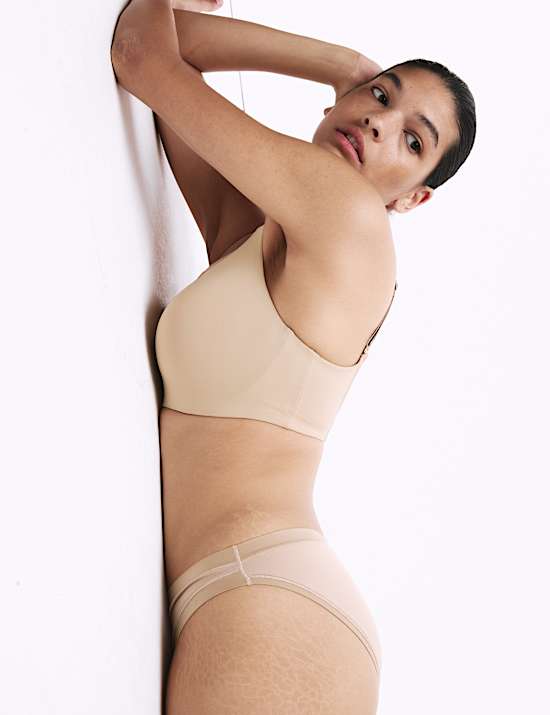 חזיית מינימייזר עם ברזלים בשילוב Flexifit™‎ במידות ‏C-H