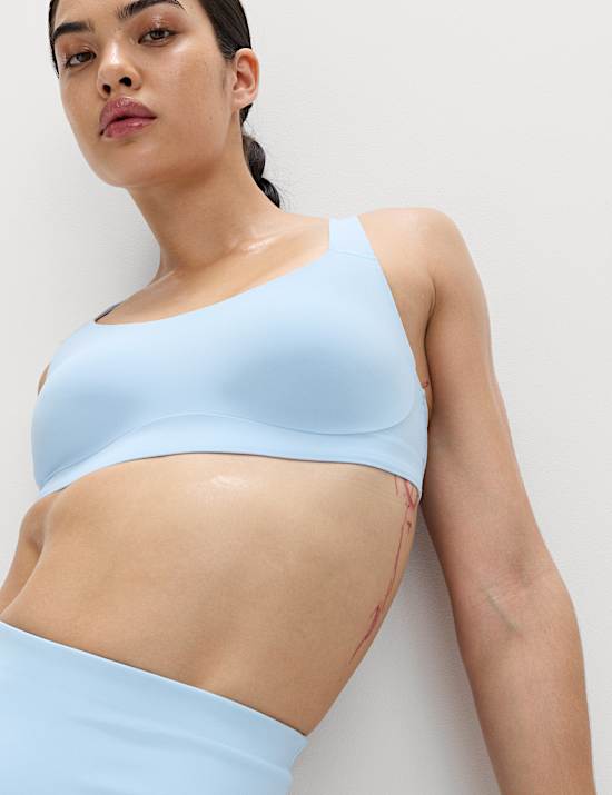 Flexifit&trade; Medium Support Sports Bra (A-E)