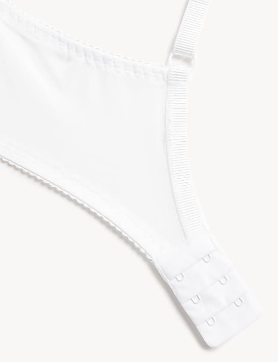 Dekoltov&aacute; podprsenka s kosticemi a krajkov&yacute;mi lemy, vel. A&ndash;E