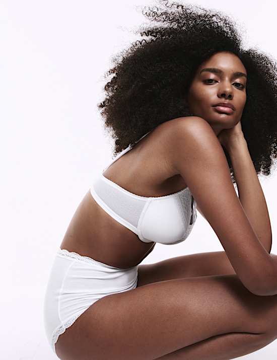 חזייה מרופדת עם ברזלים, קאפ מלא וגימור תחרה במידות A-E