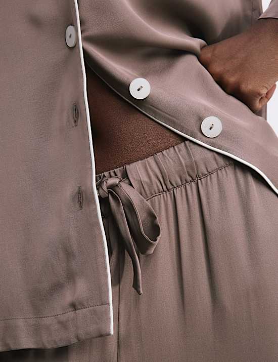 Ensemble pyjama en satin à revers