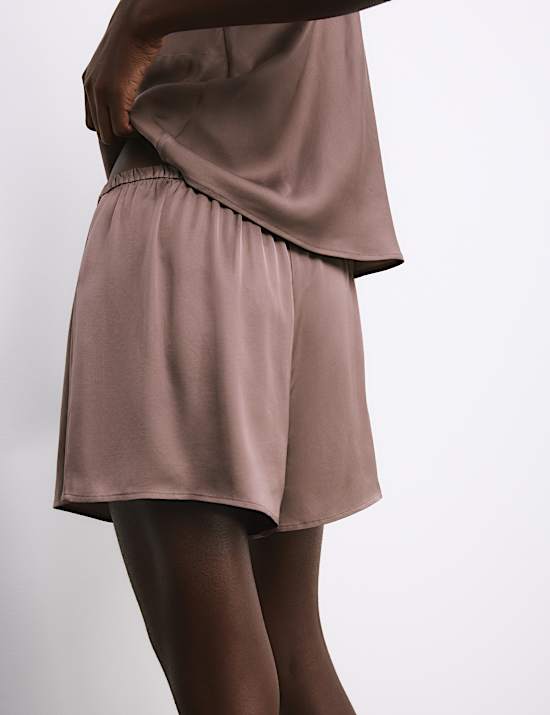 Conjunto de pijama corto estilo camisola de satén