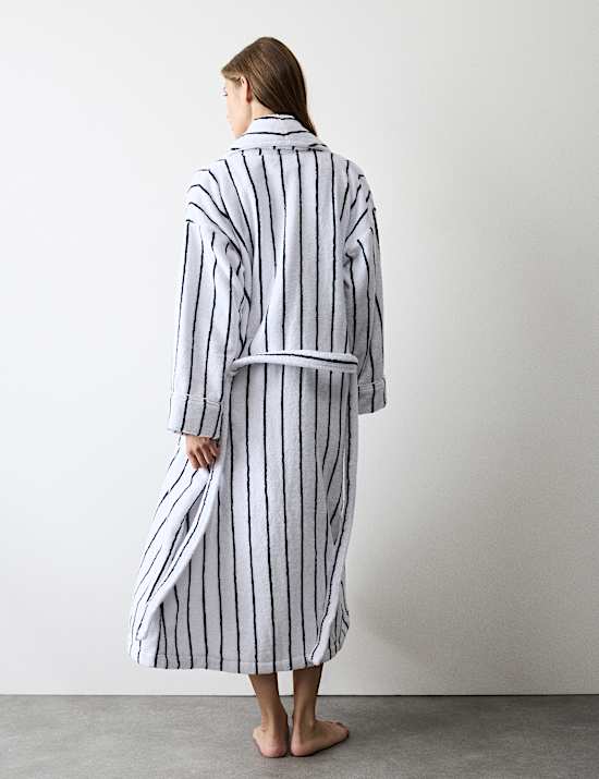 Gestreifter Frottee-Morgenmantel aus reiner Baumwolle