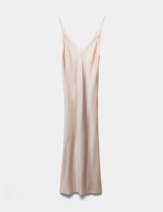 Nuisette longue en satin &agrave; d&eacute;tail en dentelle