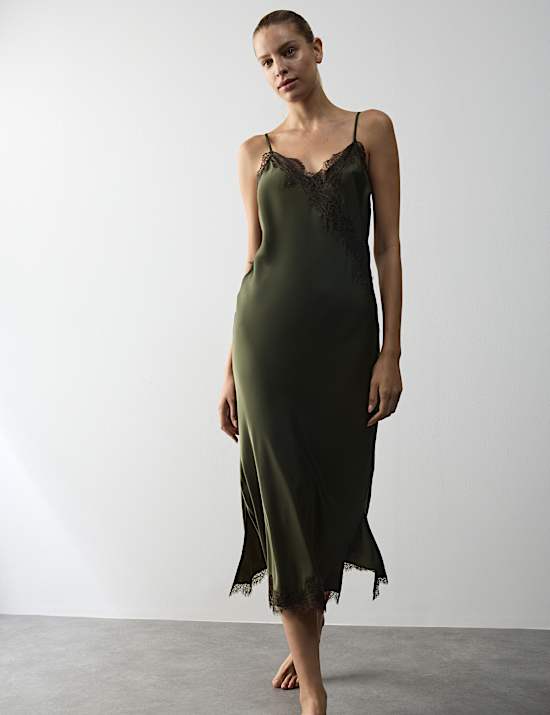 Camis&oacute;n maxi con encaje y sat&eacute;n