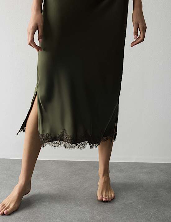 Camis&oacute;n maxi con encaje y sat&eacute;n