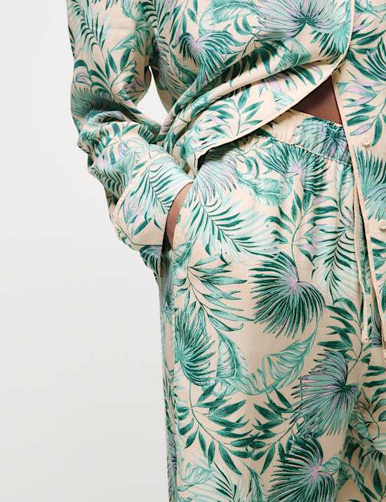 Leaf Print Revere Collar Pyjama Set