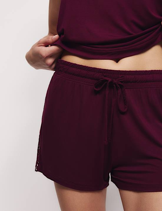 Pijama estilo camisola con adorno de encaje