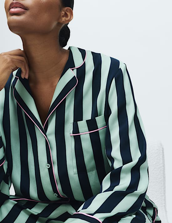 Σετ πιτζάμας ριγέ με γυριστό γιακά και φαρδιά μπατζάκια