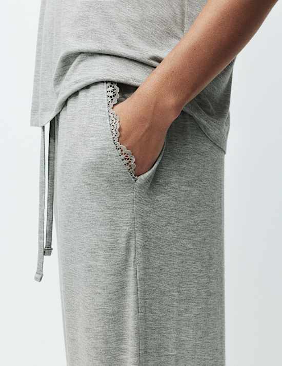 Pijama de viscosa con detalles de encaje