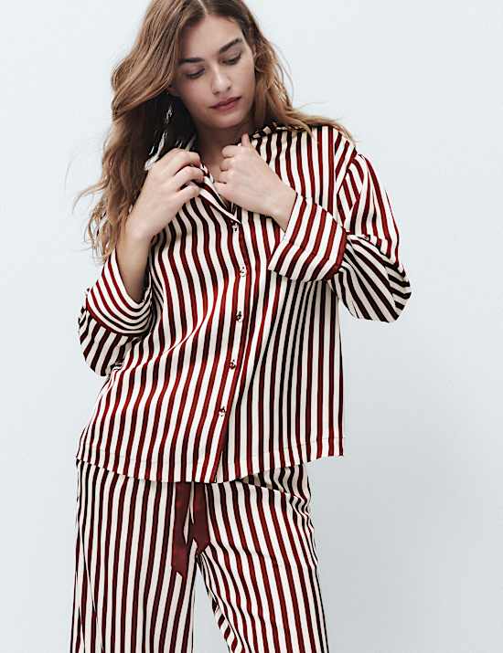 Pijama de rayas con solapa Dream Satin&trade;