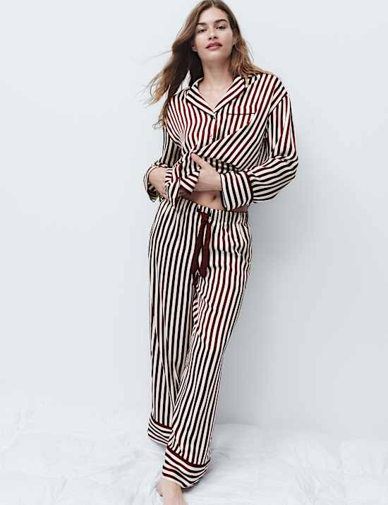 Pijama de rayas con solapa Dream Satin&trade;