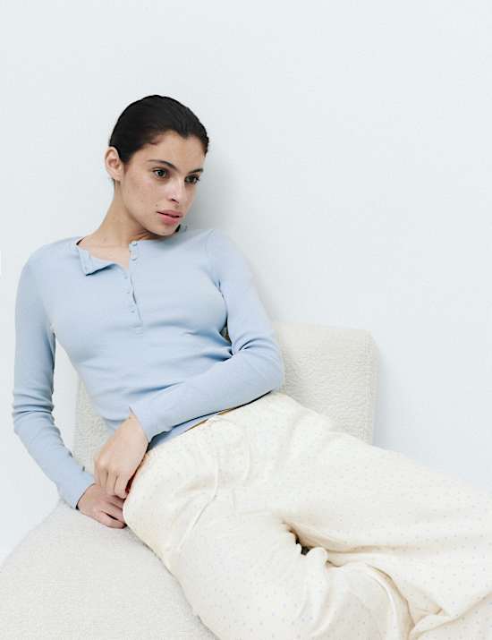 Katoenrijke pyjama met henley-hals en stippen